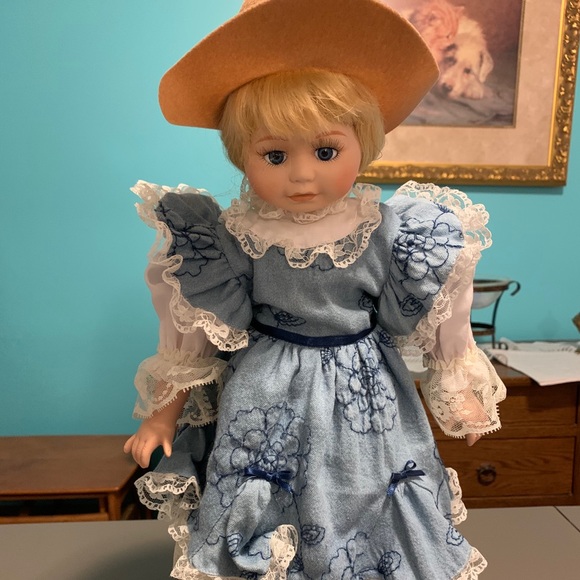 “Annie Oakley” Porcelain Doll - Picture 1 of 2